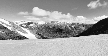 Carn Mor Dearg Arete under winter conditions